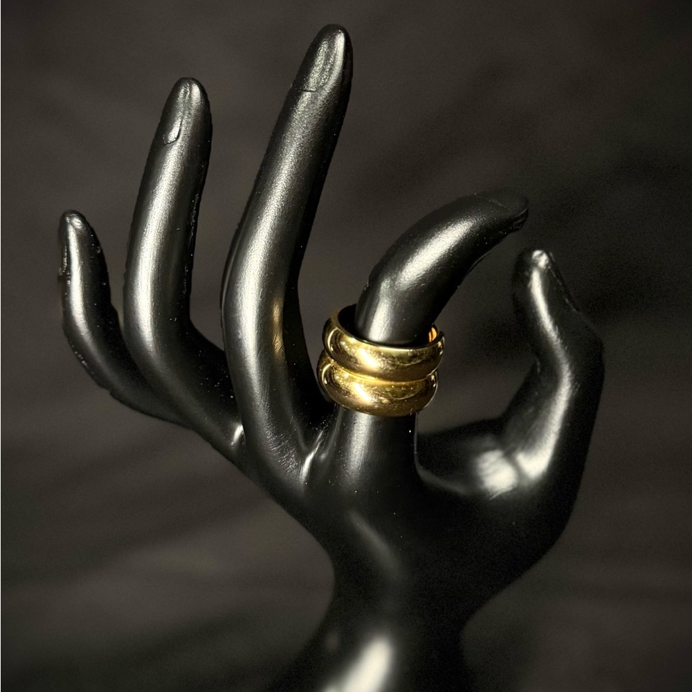 Elegant Gold-Tone Women's Ring